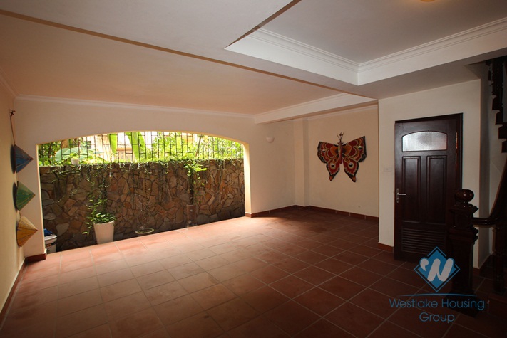 House for rent with 4 bedrooms and 4 bathrooms in Westlake, Tay Ho District, Ha Noi